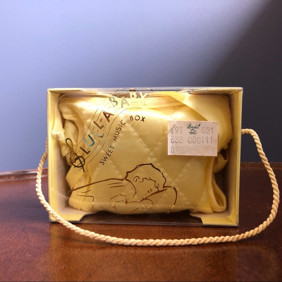 Vintage Other - FREE with 30! Vintage Crib Music Box